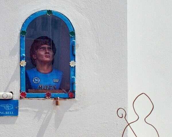 A bust of a man in a blue jersey inside a wall niche